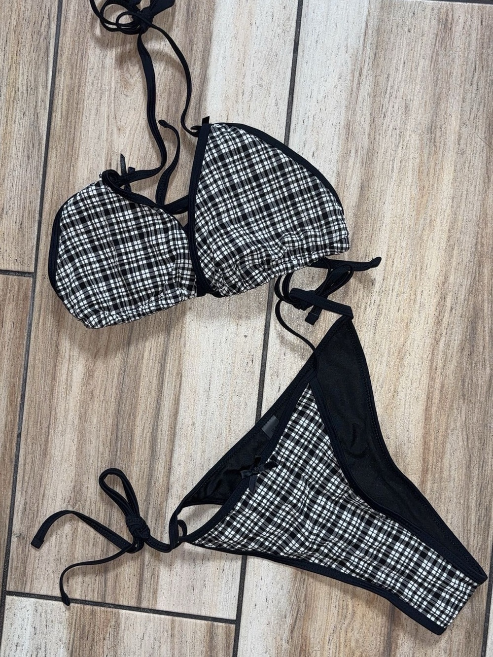 Black & white bikini